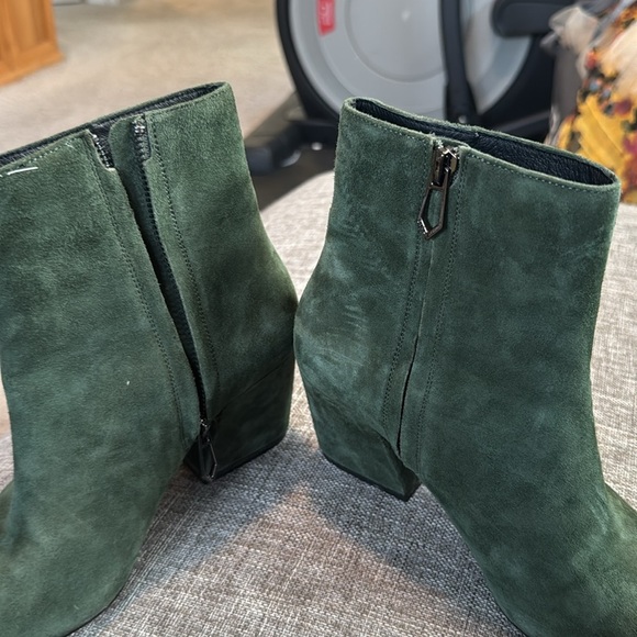 Botkier Women's green  Toe Suede Mid Heel Ankle Boot Bootie - Picture 5 of 11